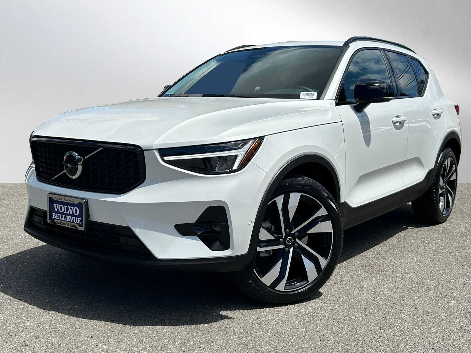 New 2024 Volvo XC40 Plus Dark Theme Sport Utility In 2306587