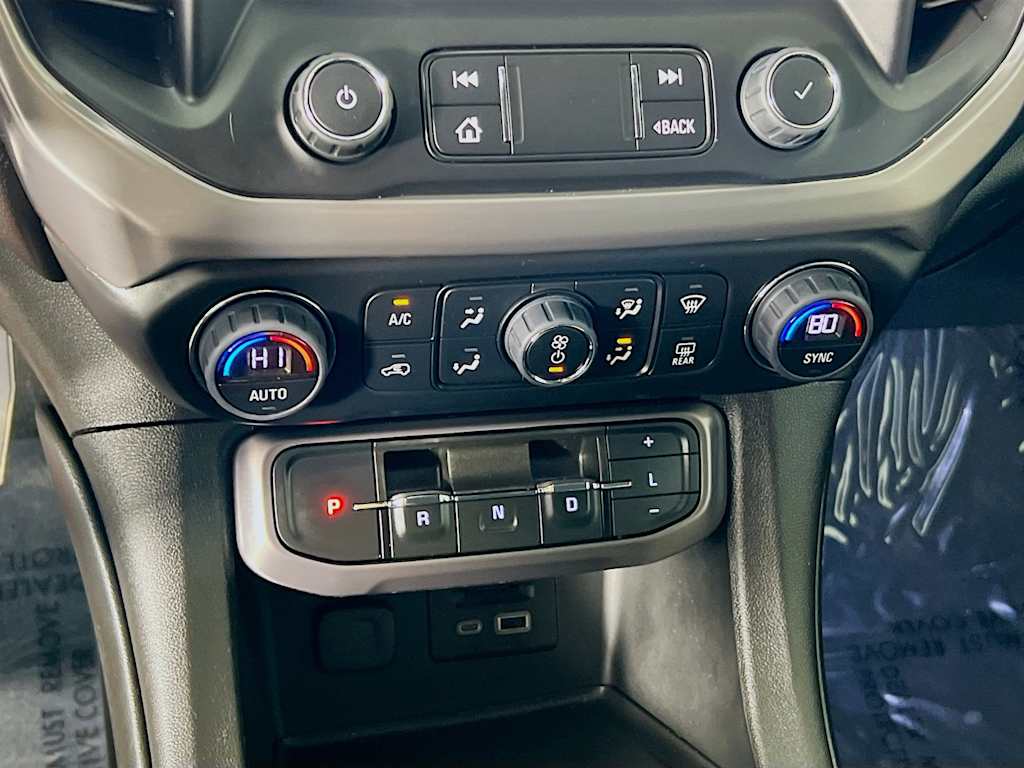 2022 GMC Acadia — photo 16