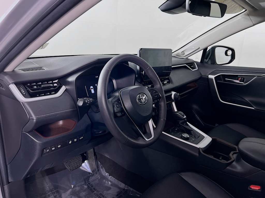 2023 Toyota RAV4 — photo 9
