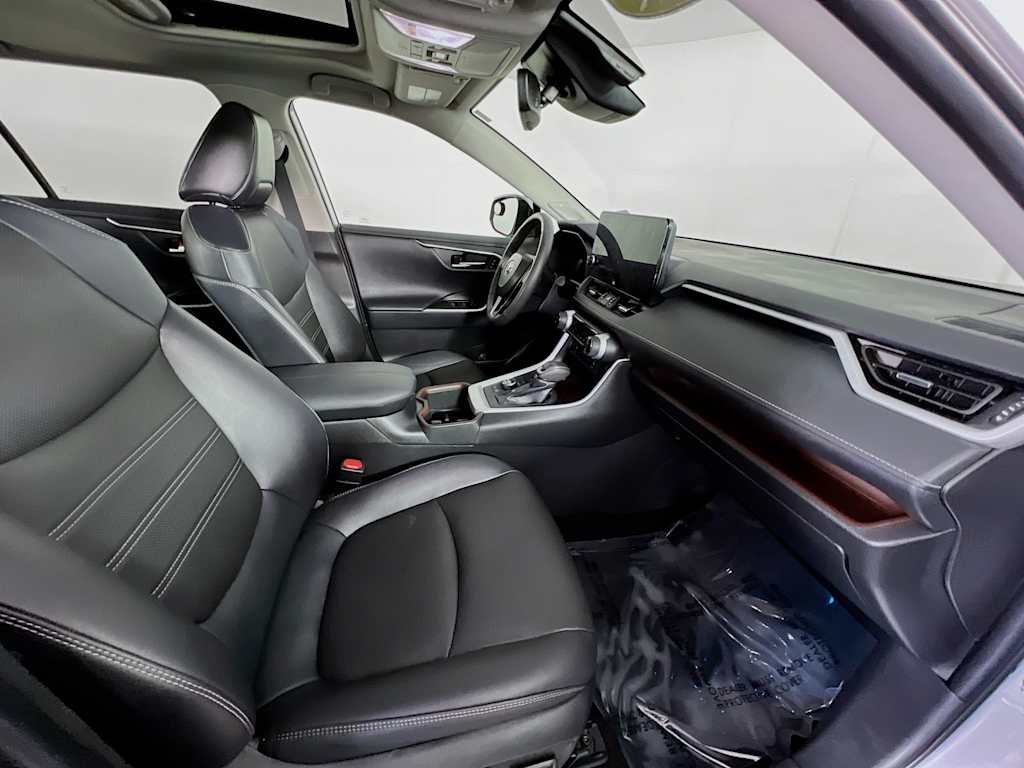 2023 Toyota RAV4 — photo 28