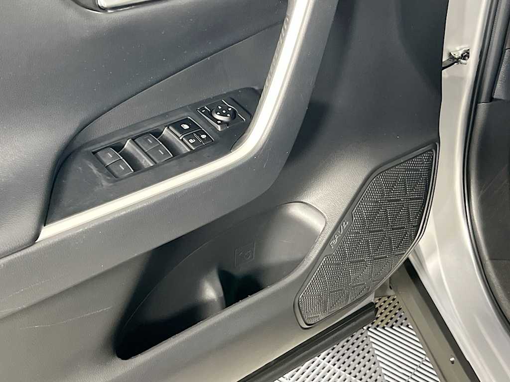 2023 Toyota RAV4 — photo 18