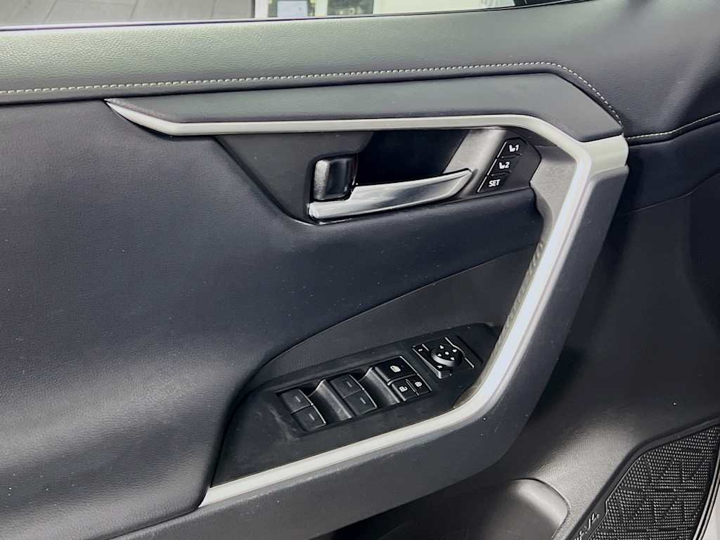 2023 Toyota RAV4 — photo 17