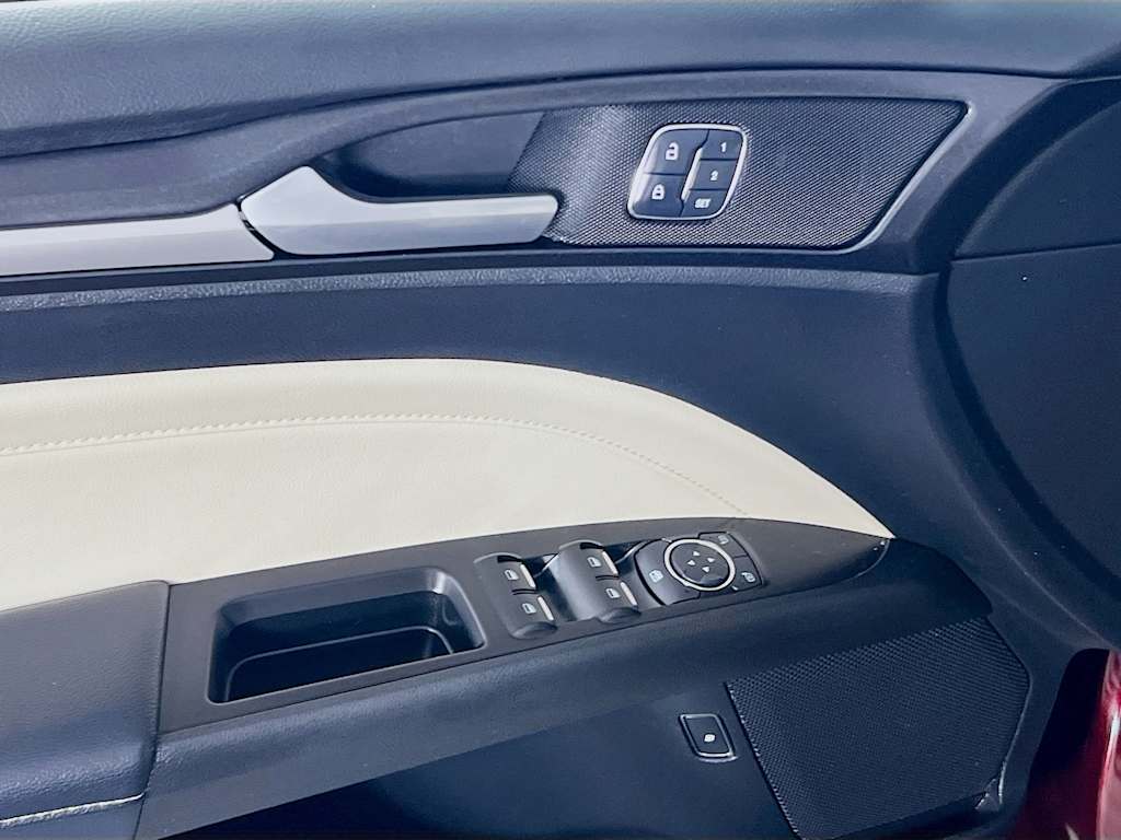 2018 Ford Fusion Energi — photo 18