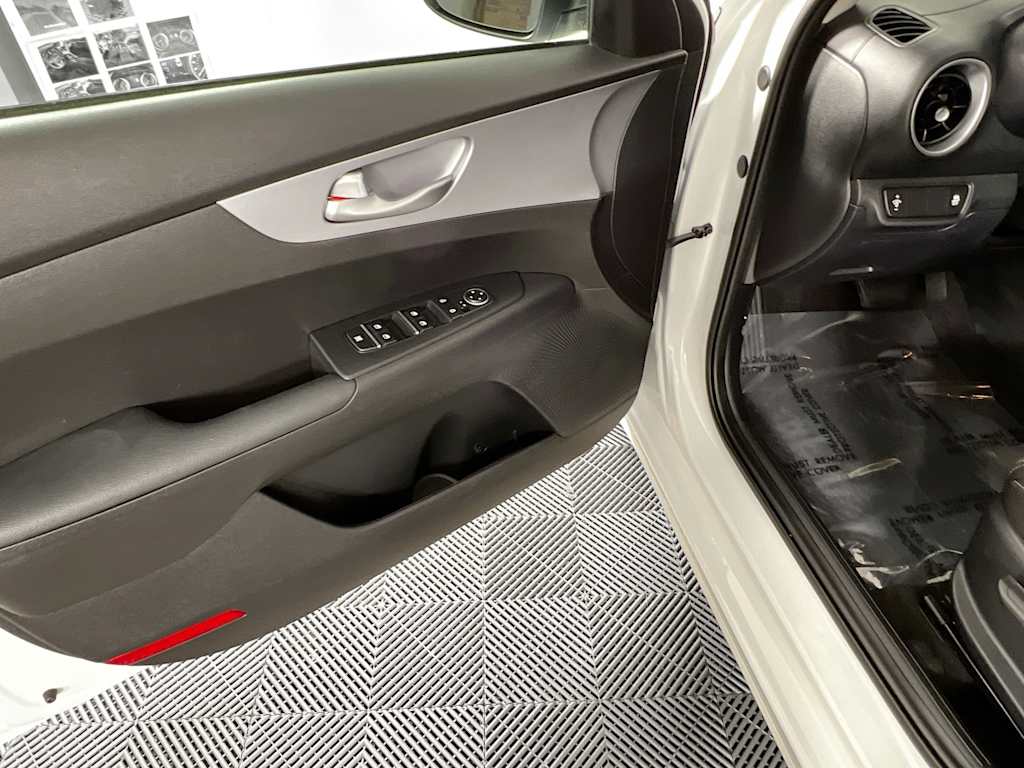 2024 Kia Forte — photo 18