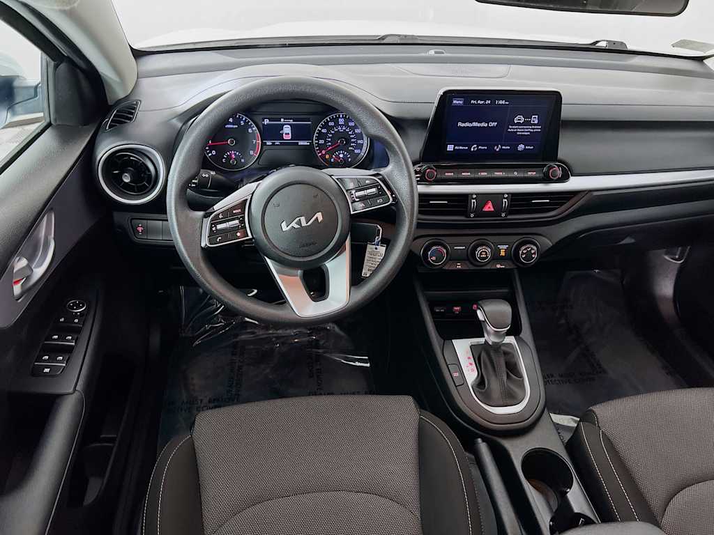 2024 Kia Forte — photo 21