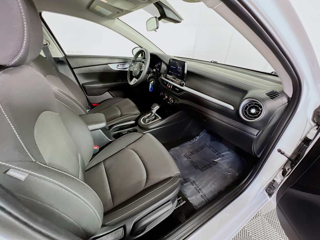 2024 Kia Forte — photo 26