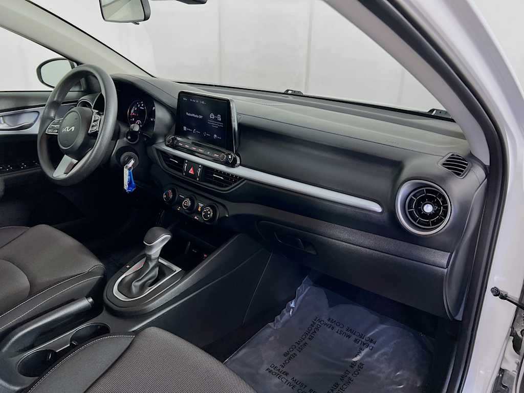 2024 Kia Forte — photo 27