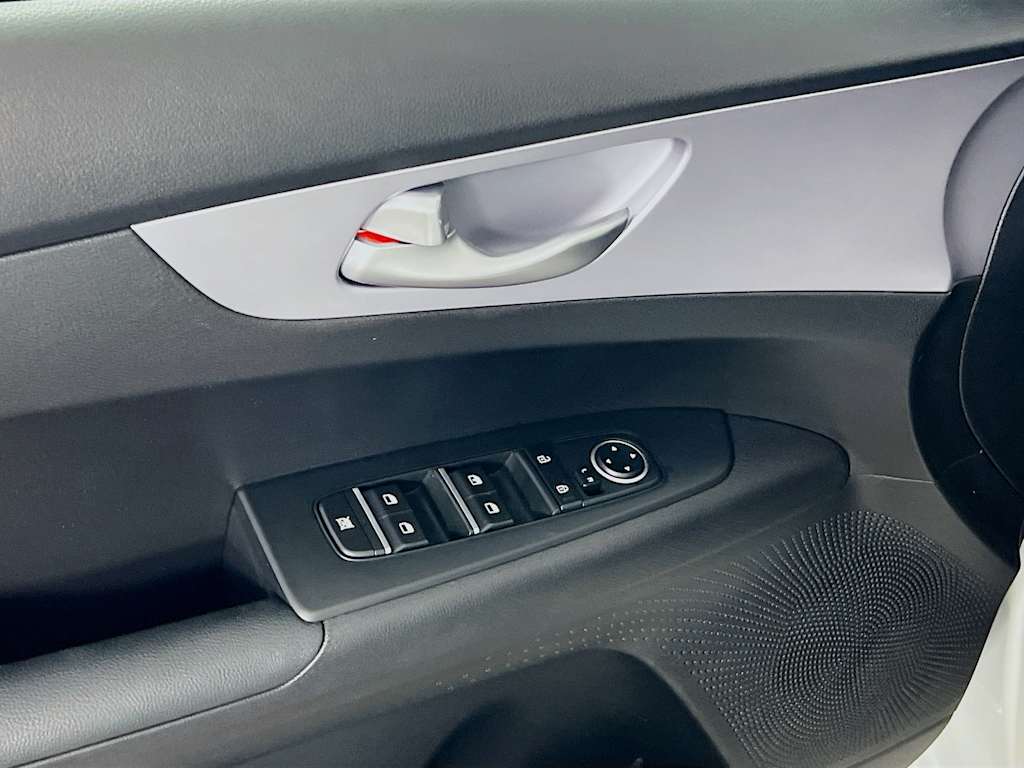 2024 Kia Forte — photo 17