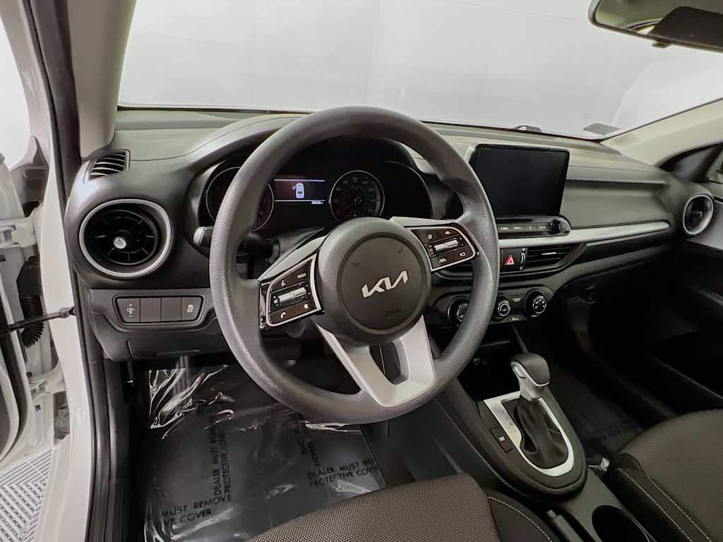 2024 Kia Forte — photo 11