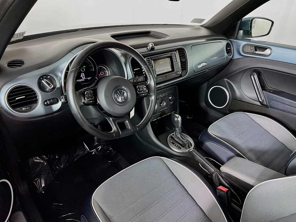2016 Volkswagen Beetle Convertible — photo 22
