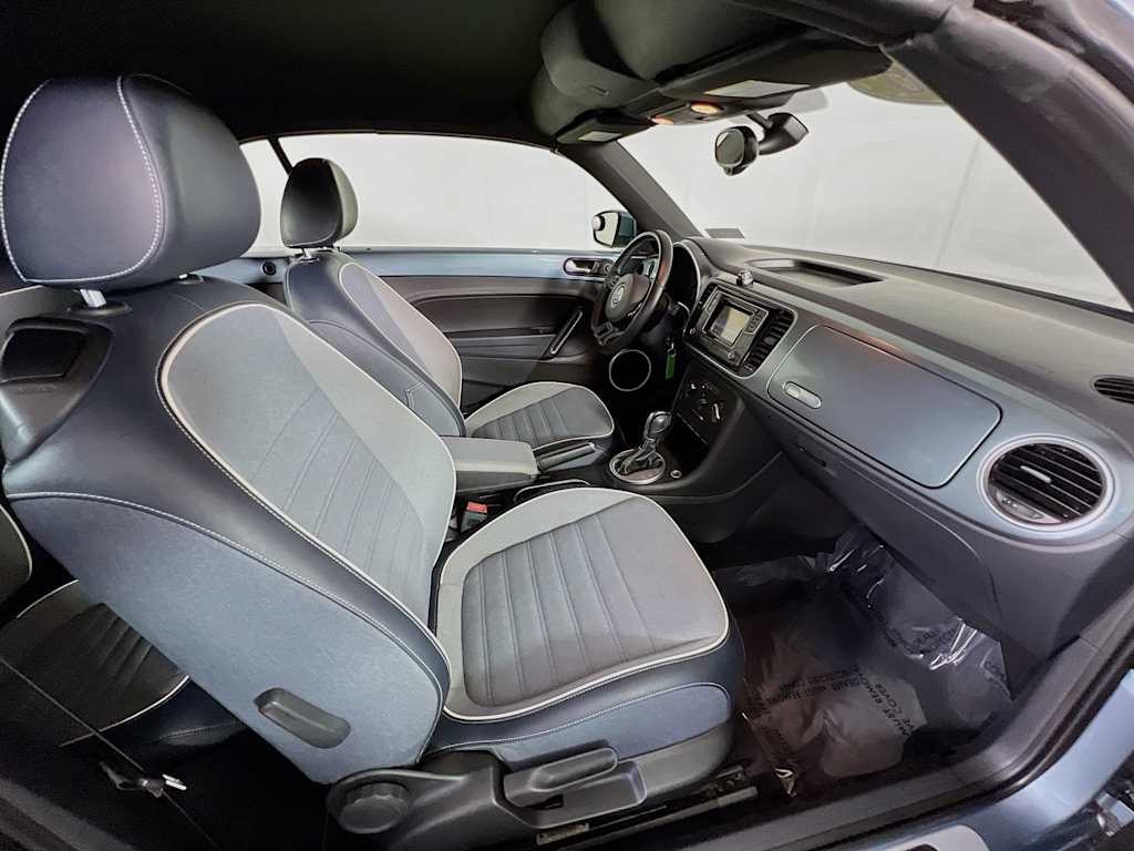 2016 Volkswagen Beetle Convertible — photo 26
