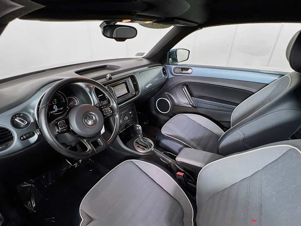 2016 Volkswagen Beetle Convertible — photo 23
