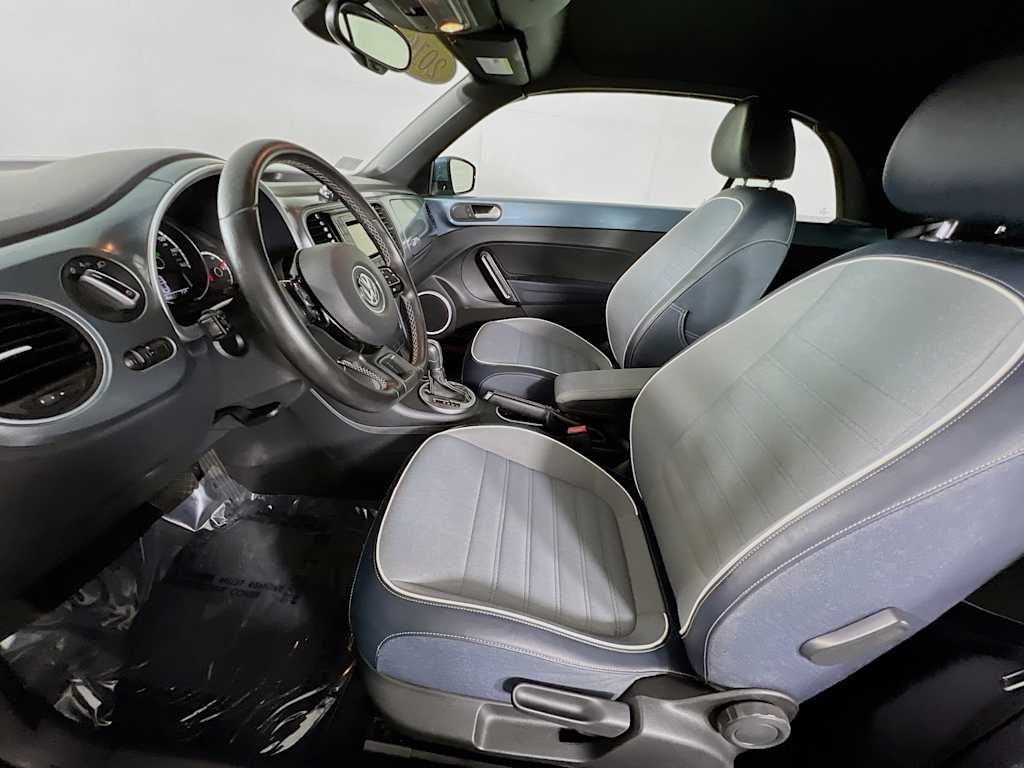 2016 Volkswagen Beetle Convertible — photo 20