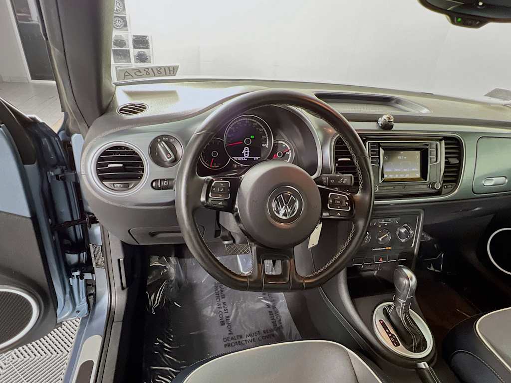 2016 Volkswagen Beetle Convertible — photo 11