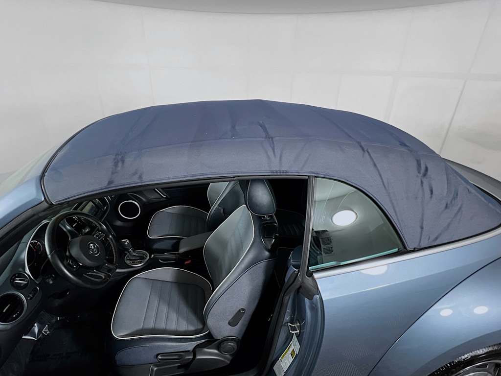 2016 Volkswagen Beetle Convertible — photo 21