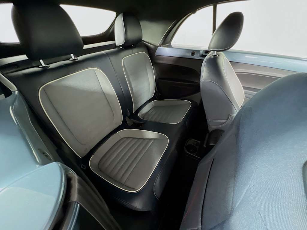2016 Volkswagen Beetle Convertible — photo 25