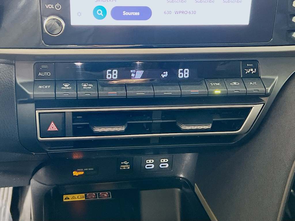 2025 Toyota Camry — photo 14