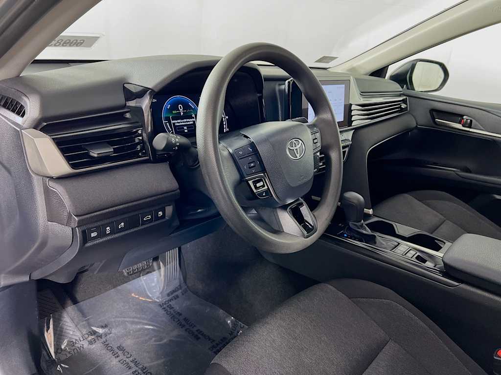 2025 Toyota Camry — photo 9