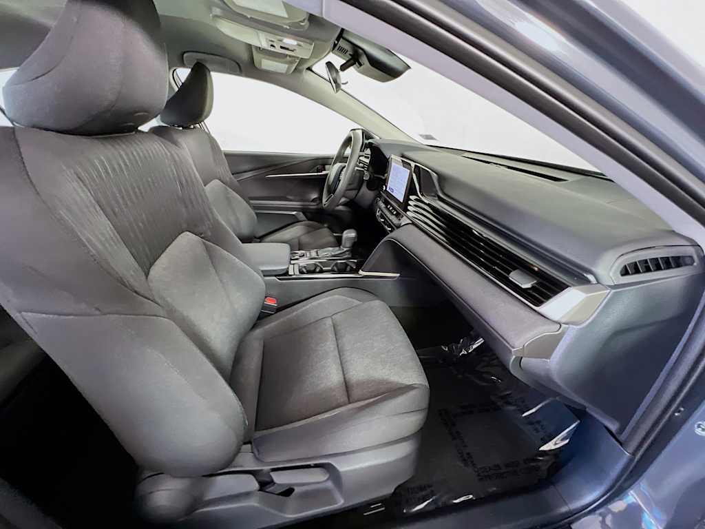 2025 Toyota Camry — photo 26