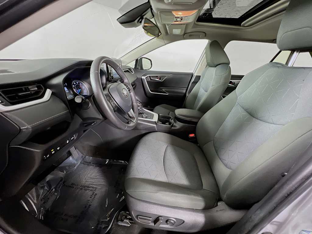 2021 Toyota RAV4 — photo 22
