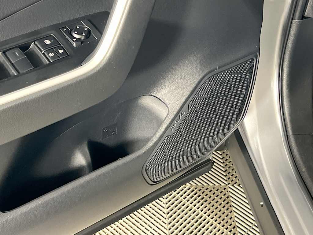 2021 Toyota RAV4 — photo 19