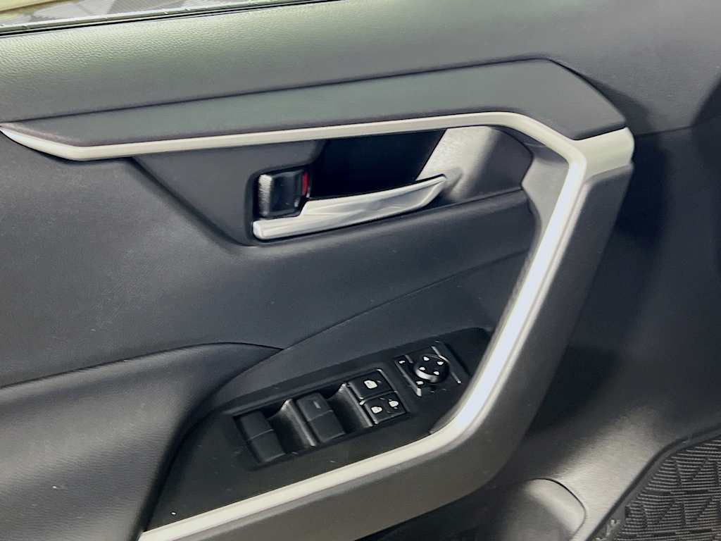 2021 Toyota RAV4 — photo 18
