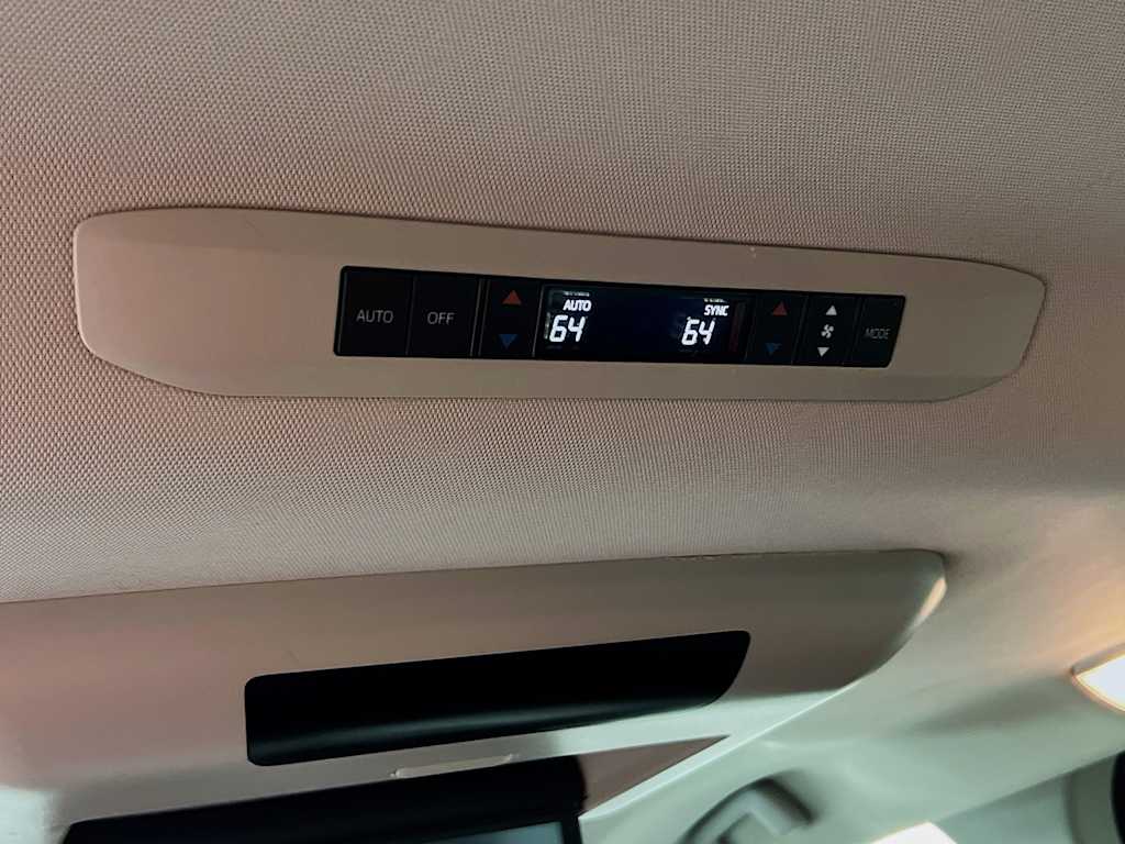 2022 Toyota Sienna — photo 26