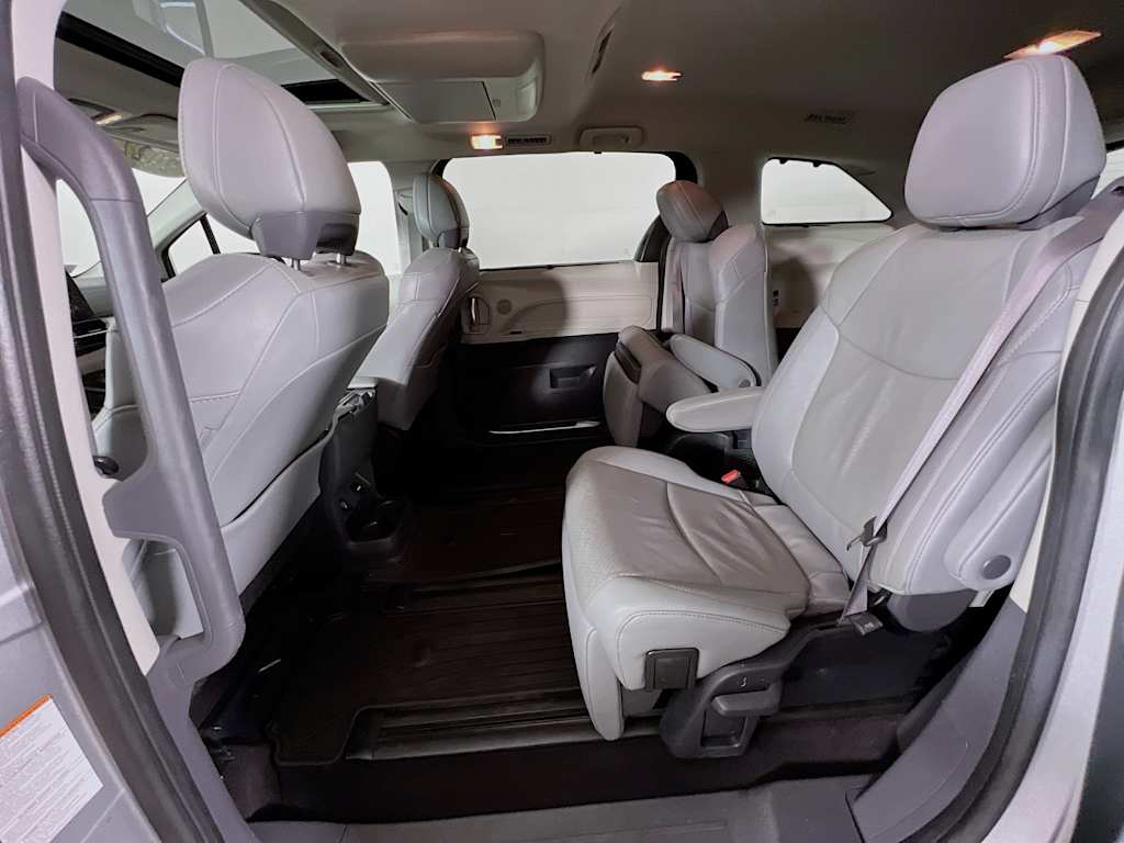 2022 Toyota Sienna — photo 25