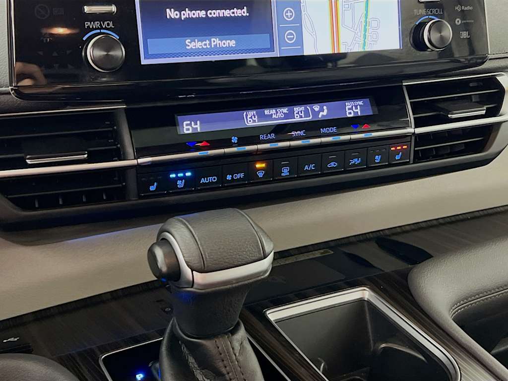 2022 Toyota Sienna — photo 16