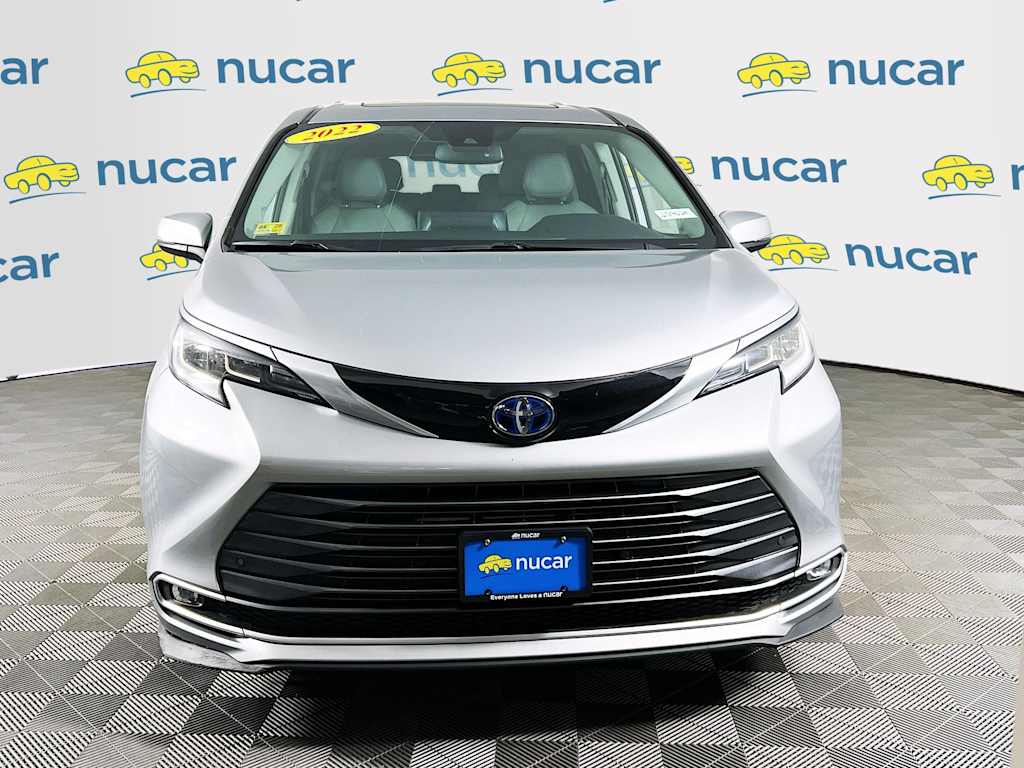 2022 Toyota Sienna — photo 2