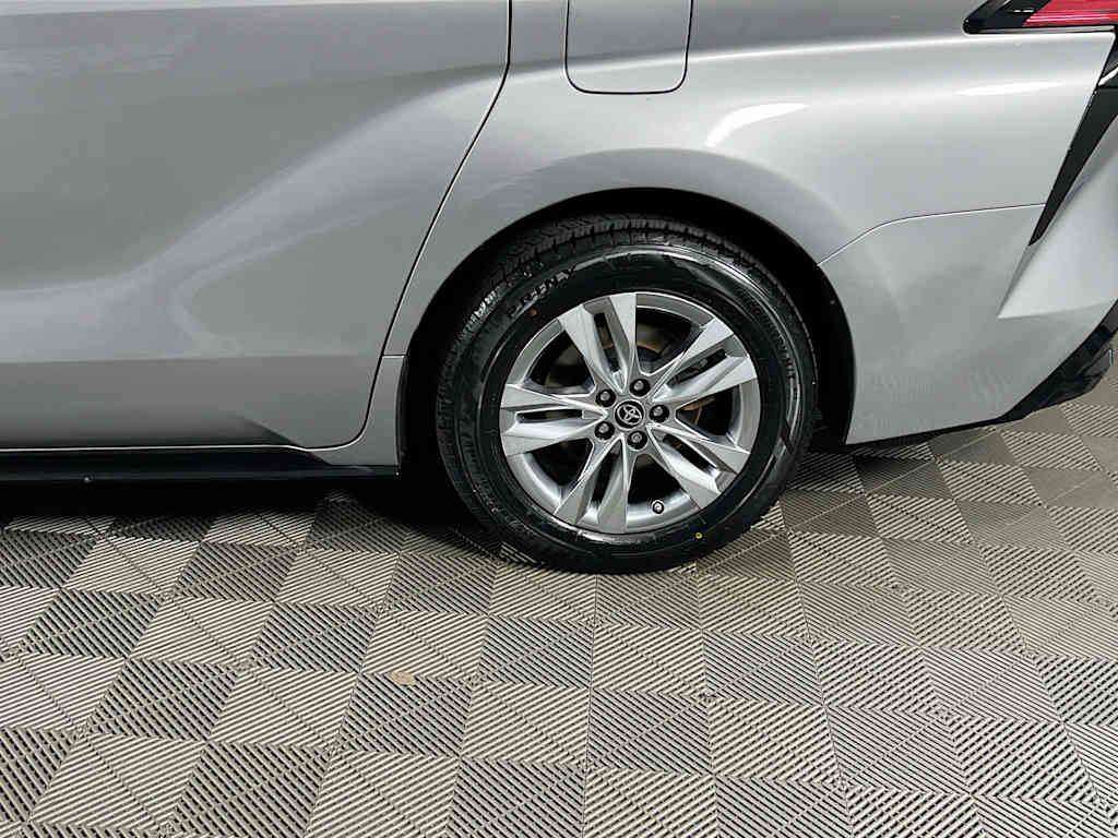 2022 Toyota Sienna — photo 32