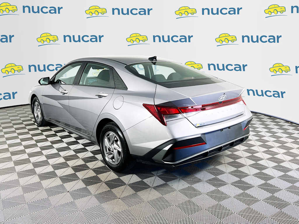2025 Hyundai Elantra — photo 5