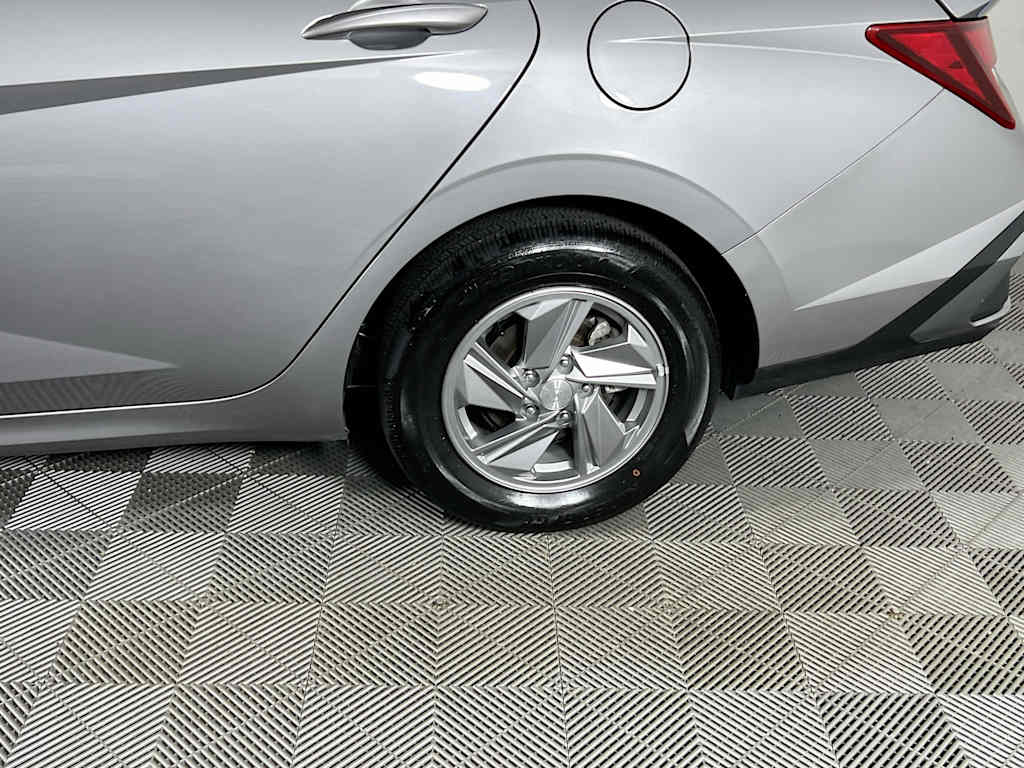 2025 Hyundai Elantra — photo 29
