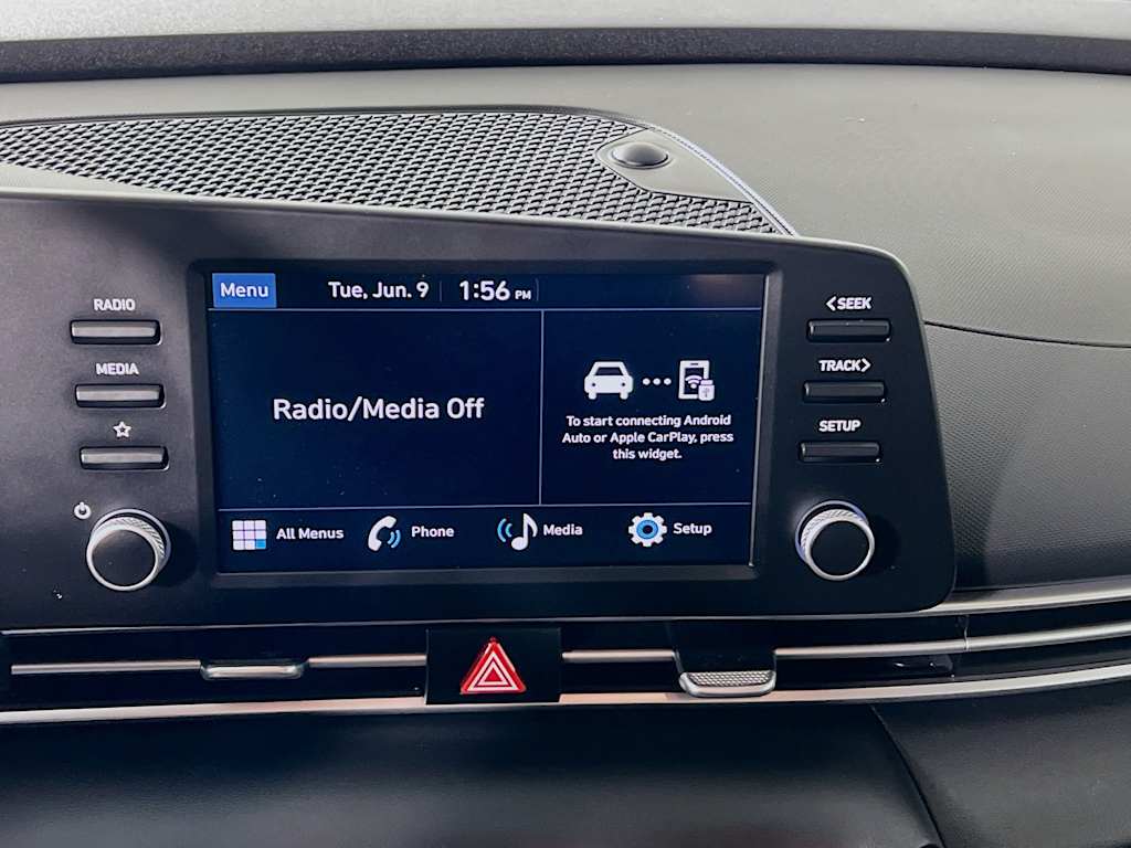 2025 Hyundai Elantra — photo 14