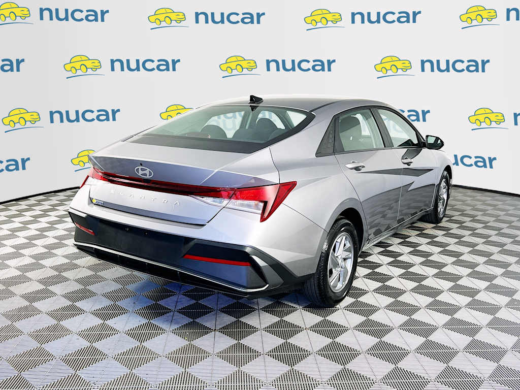 2025 Hyundai Elantra — photo 7