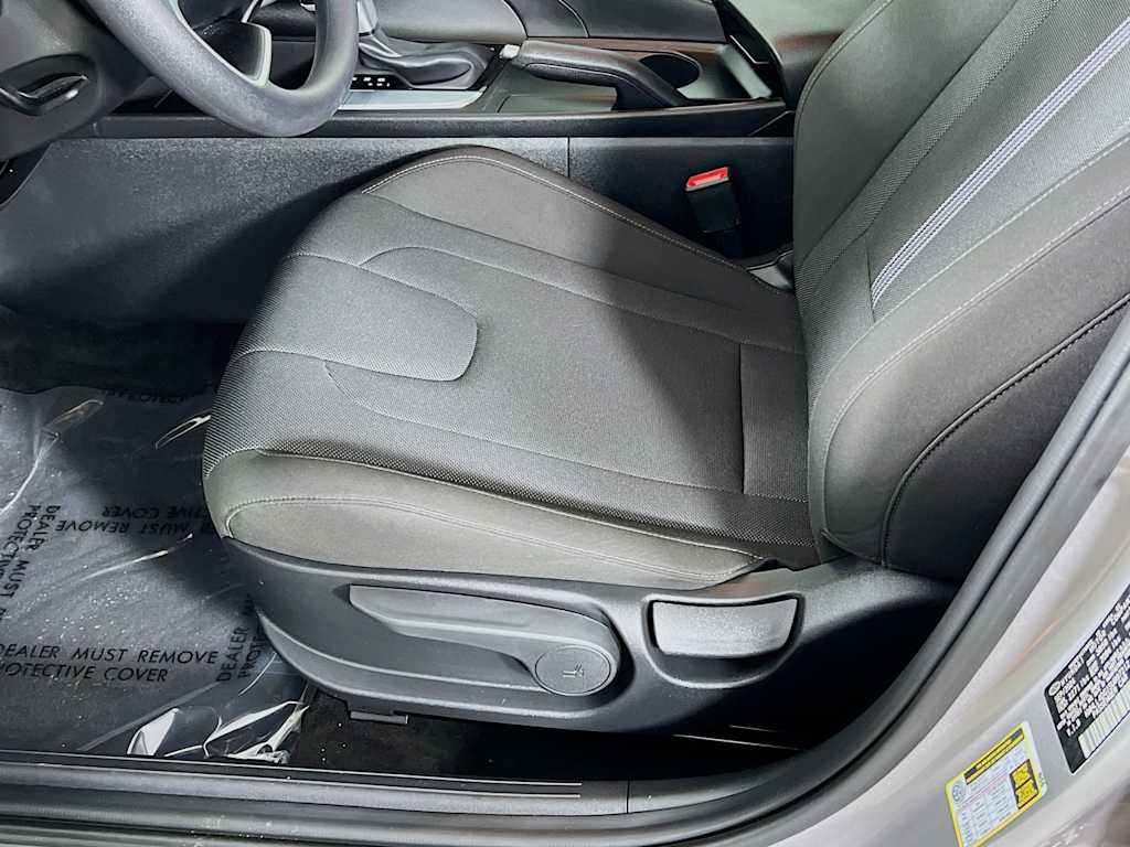 2025 Hyundai Elantra — photo 19