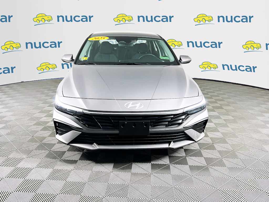 2025 Hyundai Elantra — photo 2