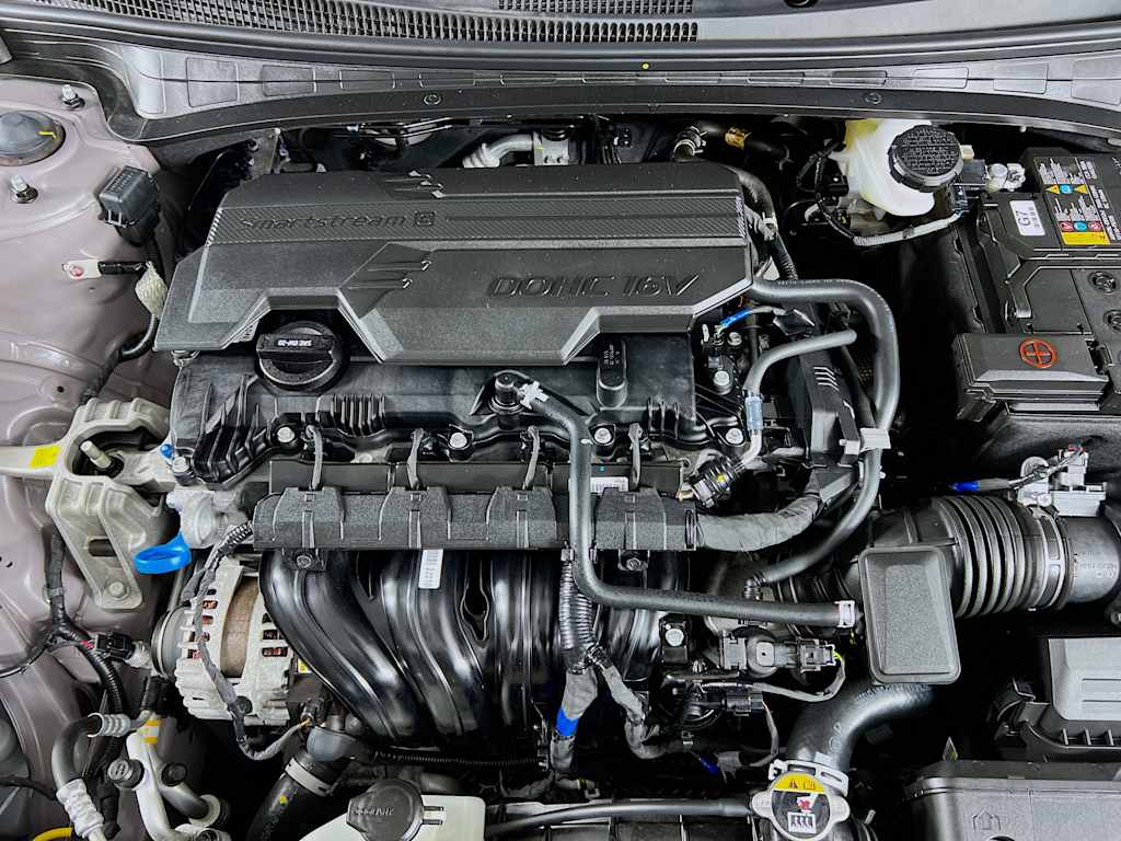 2025 Hyundai Elantra — photo 28