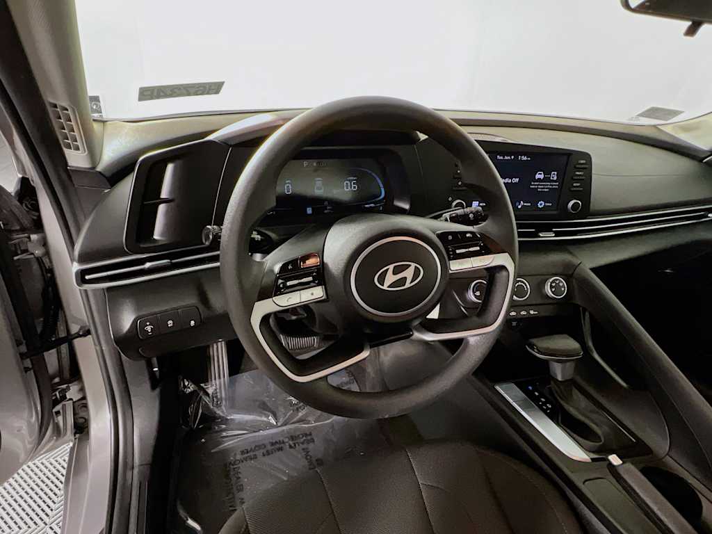 2025 Hyundai Elantra — photo 11