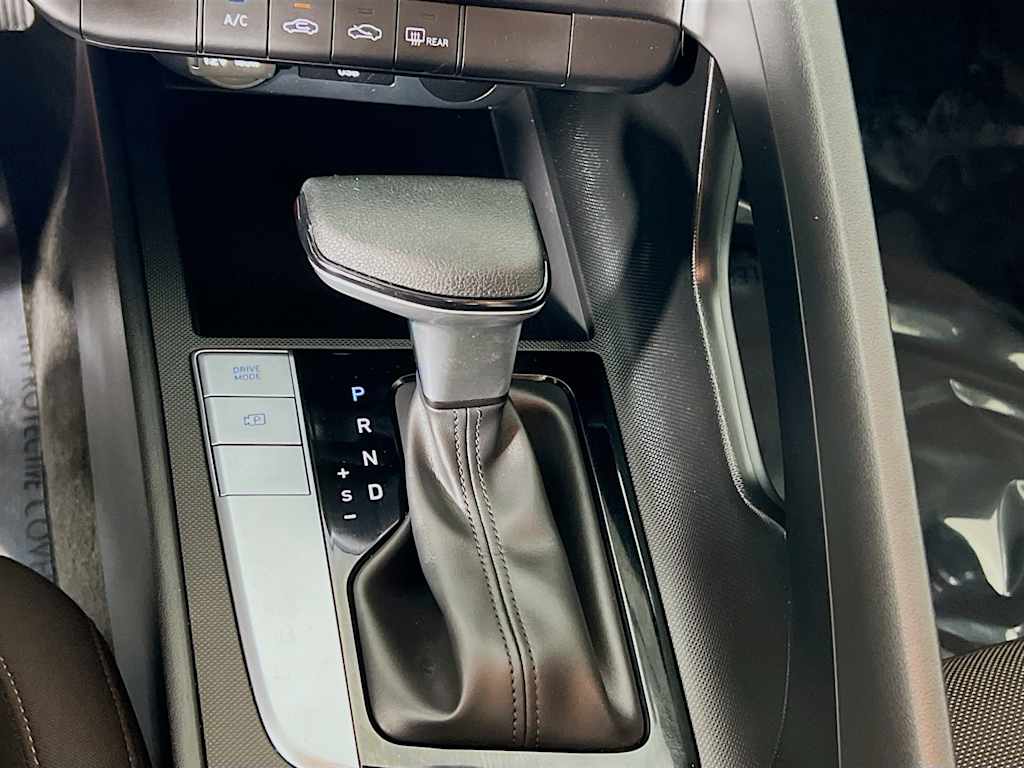 2025 Hyundai Elantra — photo 16