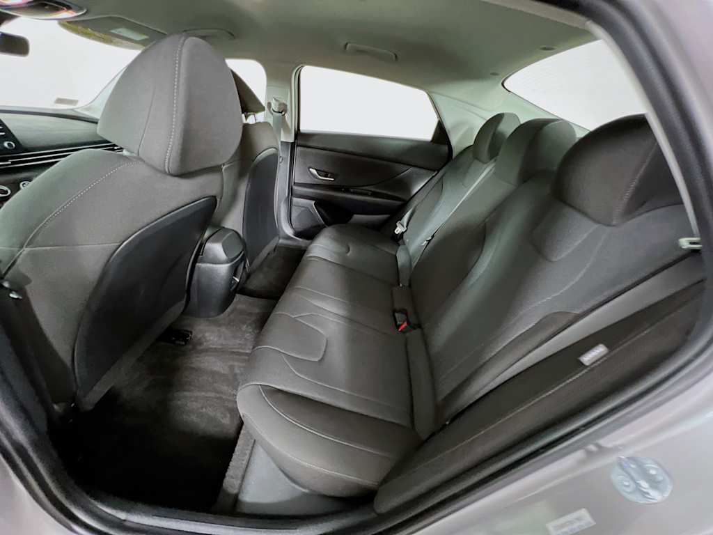 2025 Hyundai Elantra — photo 23