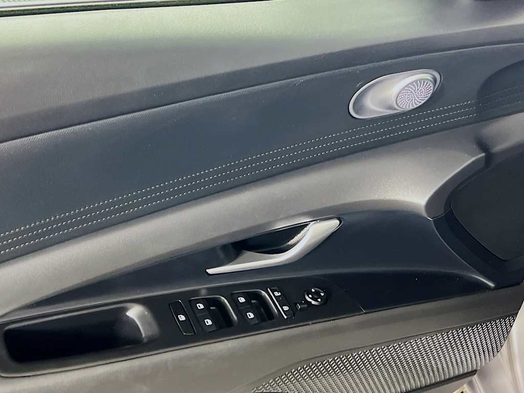 2025 Hyundai Elantra — photo 17