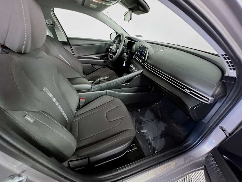 2025 Hyundai Elantra — photo 26