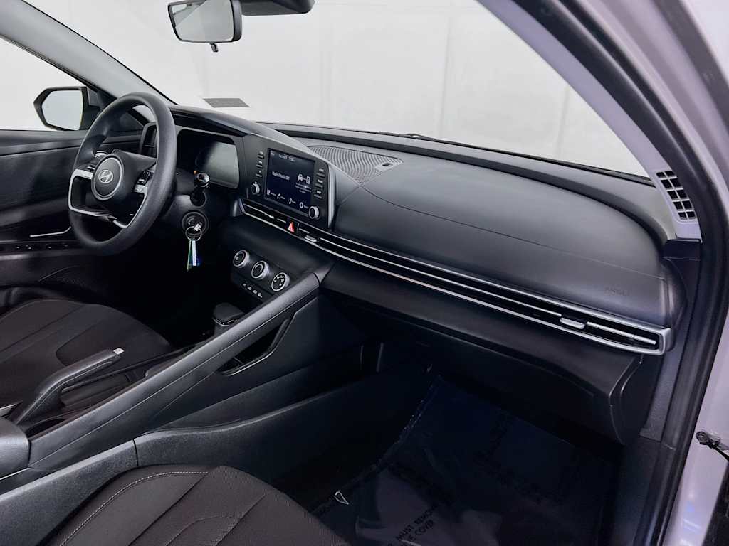 2025 Hyundai Elantra — photo 27