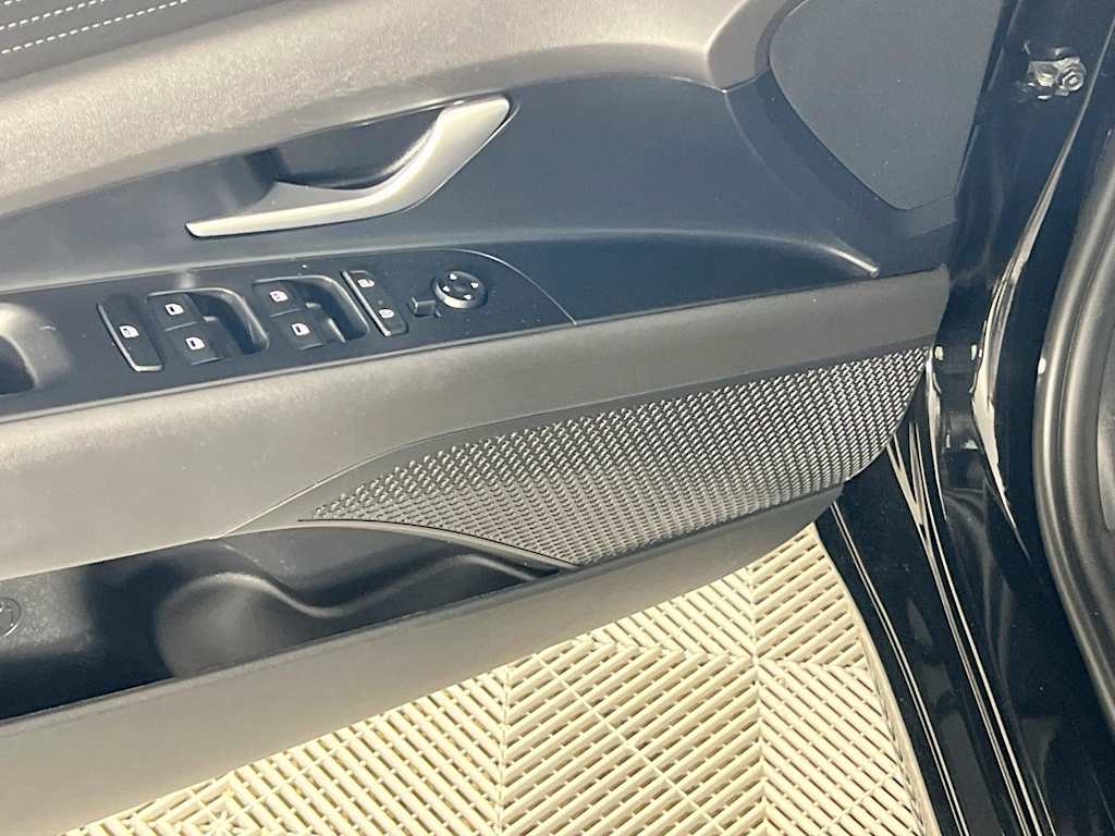 2023 Hyundai Elantra — photo 19