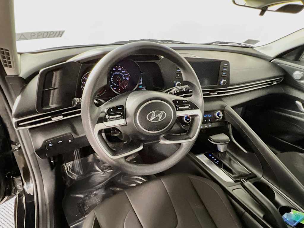2023 Hyundai Elantra — photo 11