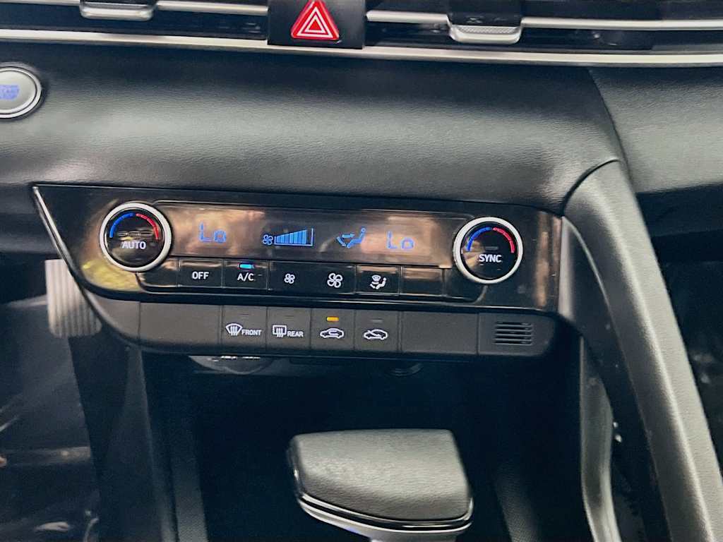 2023 Hyundai Elantra — photo 16
