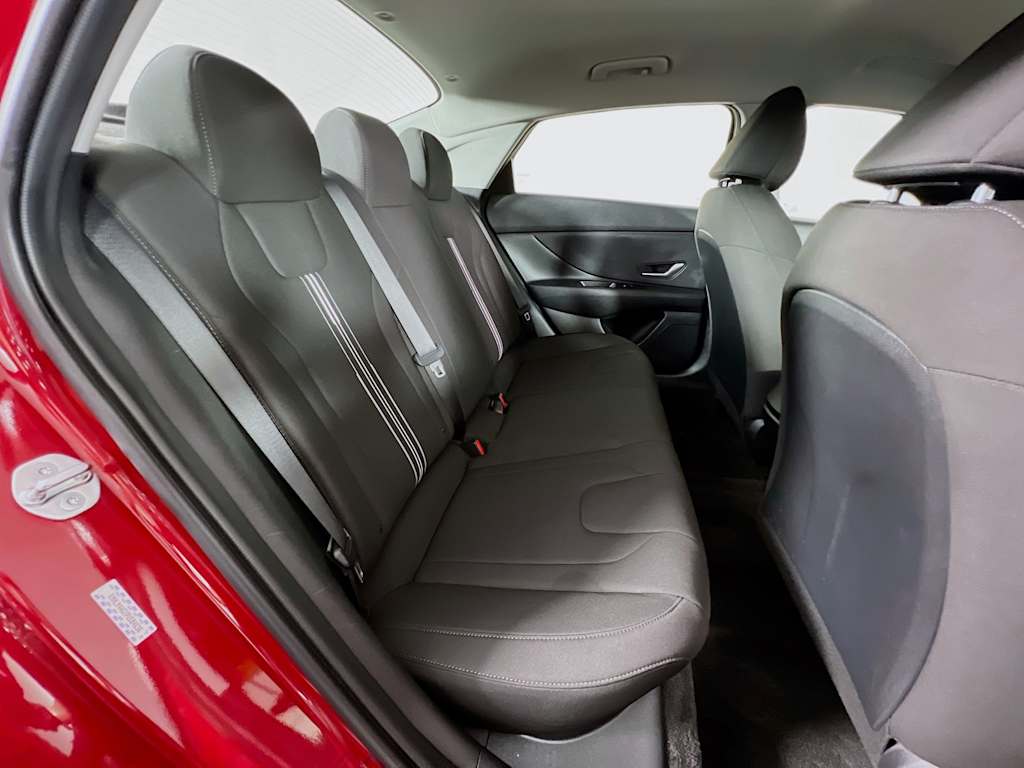2023 Hyundai Elantra — photo 25