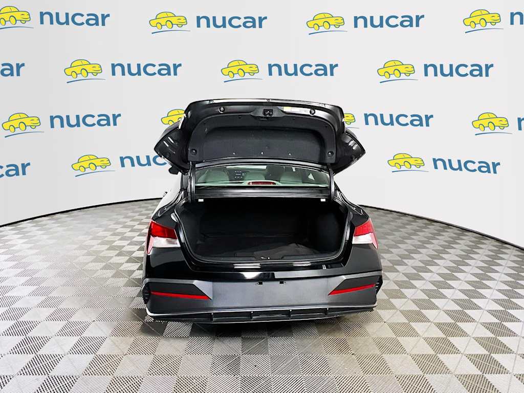 2025 Hyundai Elantra — photo 24