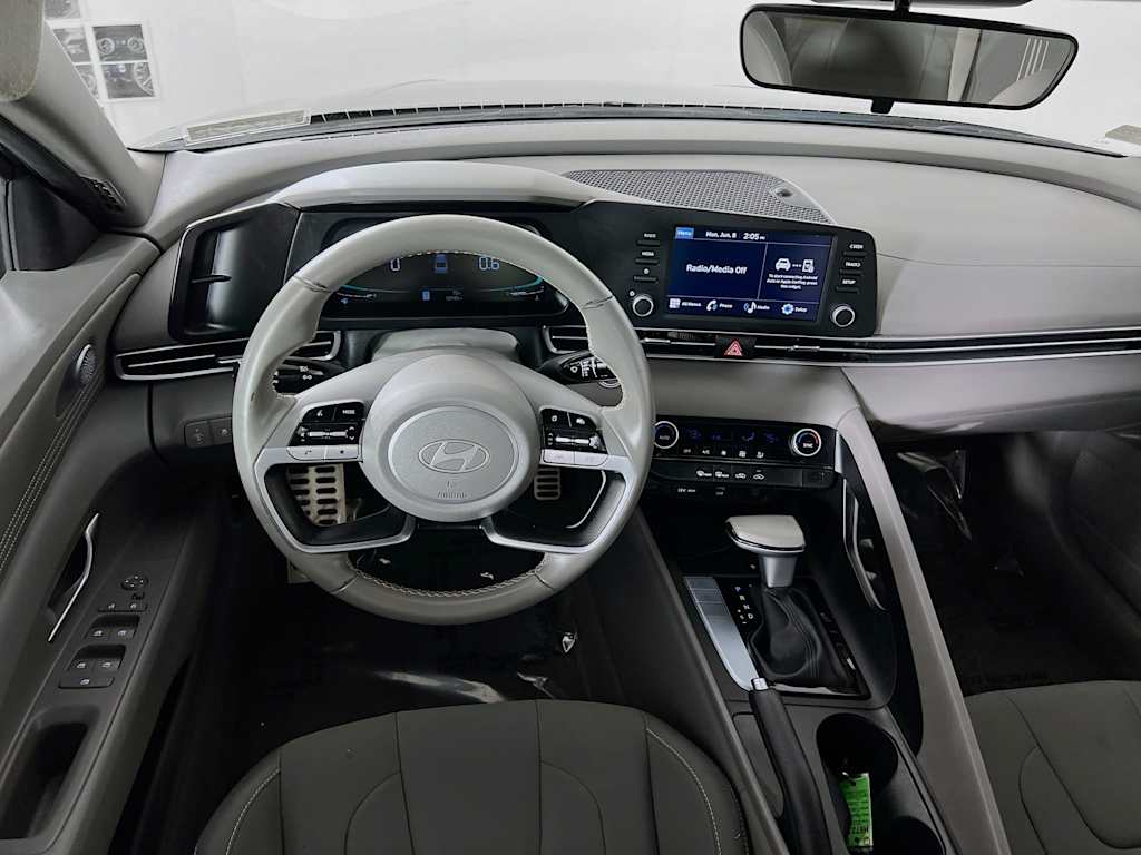 2025 Hyundai Elantra — photo 21